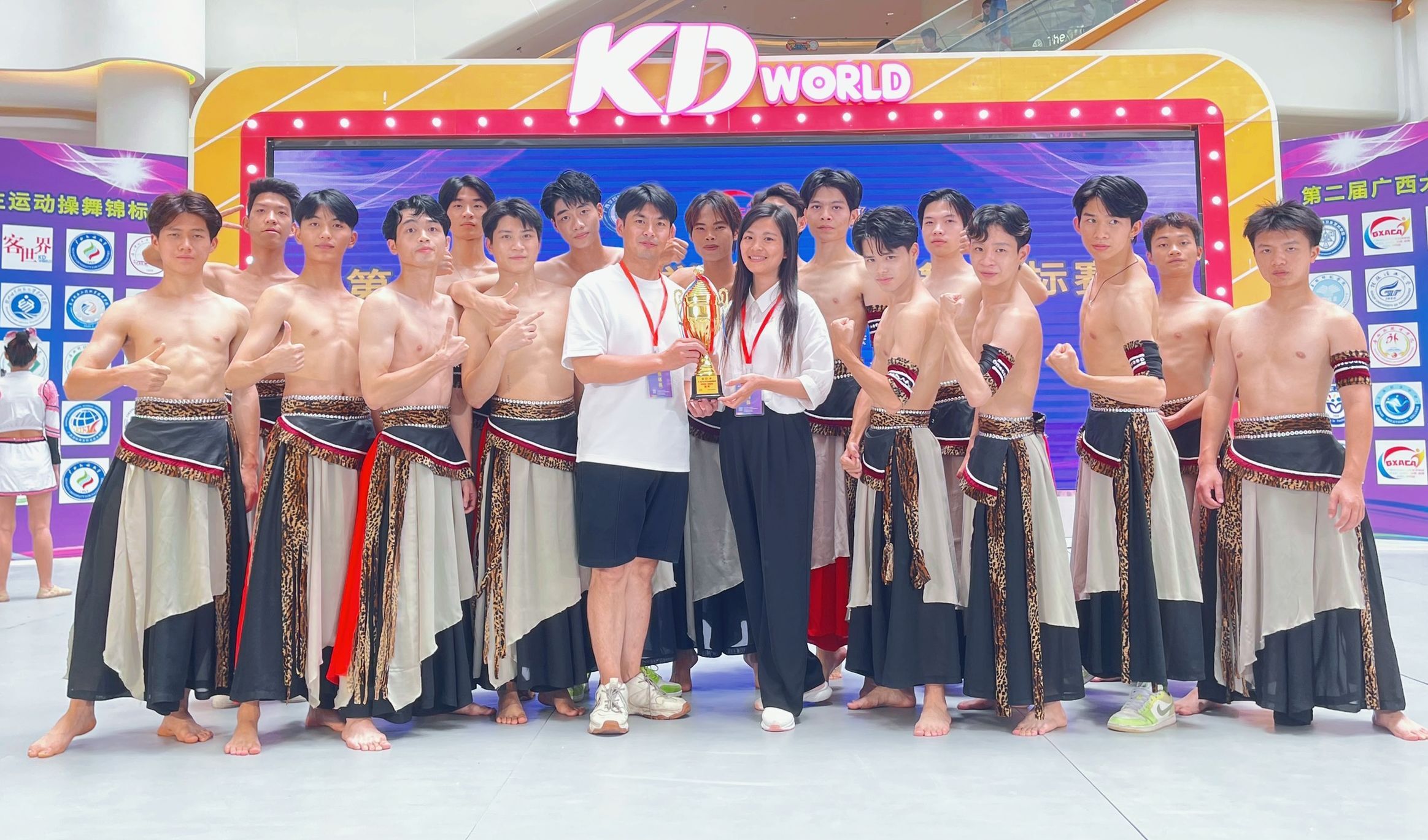 我校学子在第二届广西大学生运动操舞锦标赛中荣获民族民间舞赛项第一名